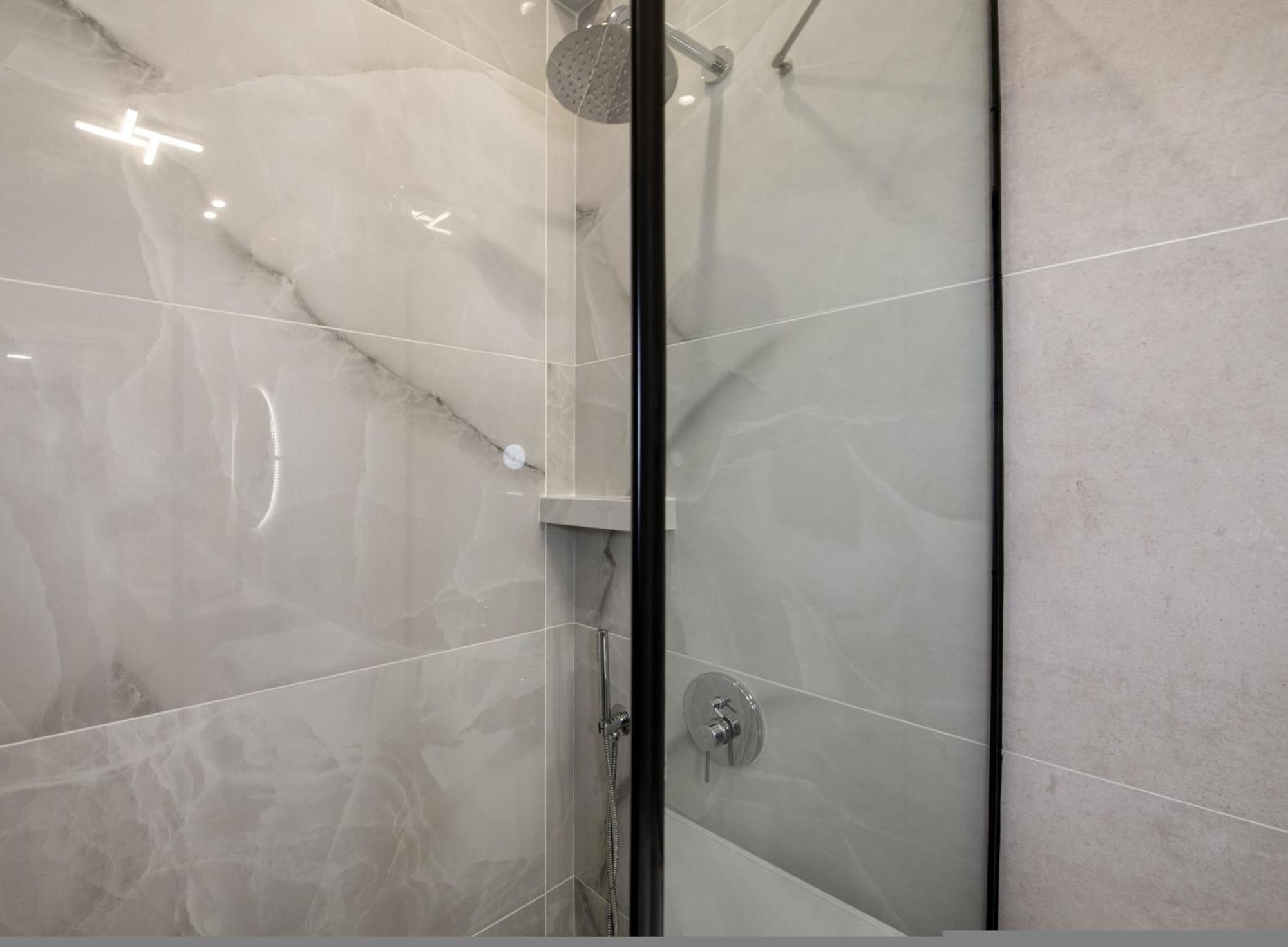 Cherry Central Luxury Suites Chania  Buitenkant foto