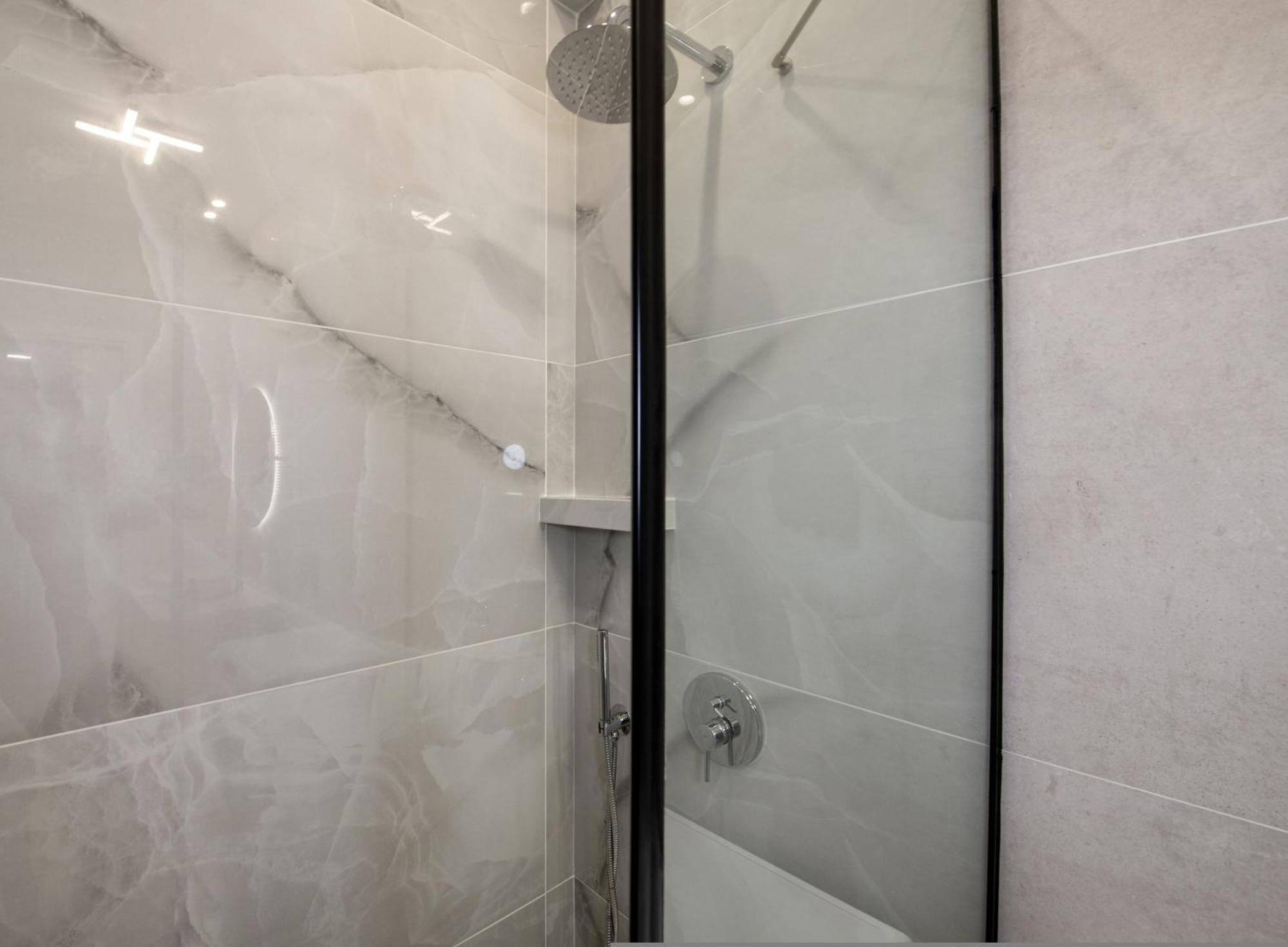 Cherry Central Luxury Suites Chania  Buitenkant foto