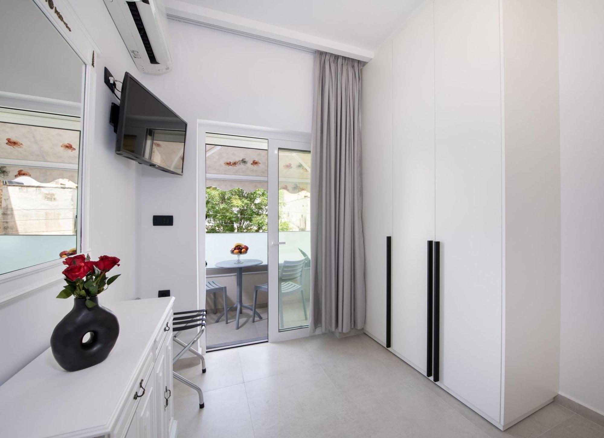 Cherry Central Luxury Suites Chania  Buitenkant foto
